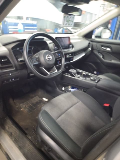 Used 2024 Nissan Rogue SV AWD/4WD image 11