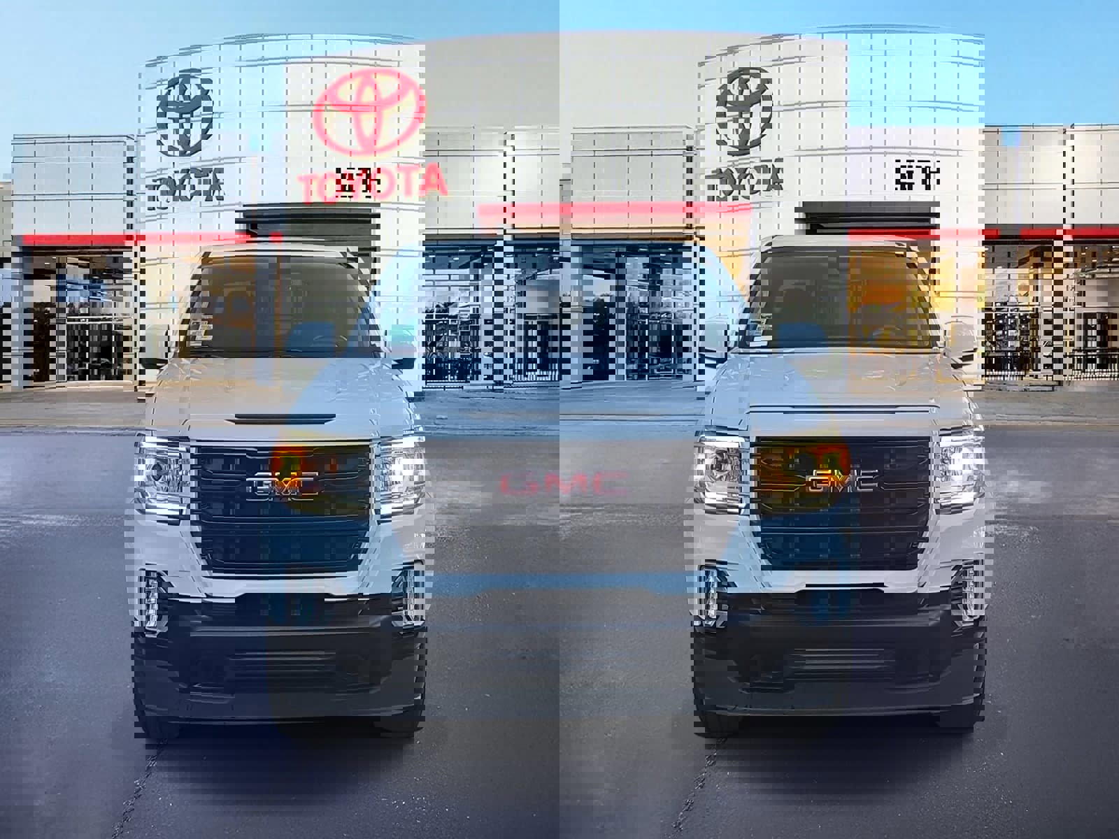 Used 2021 GMC Canyon Elevation image 2