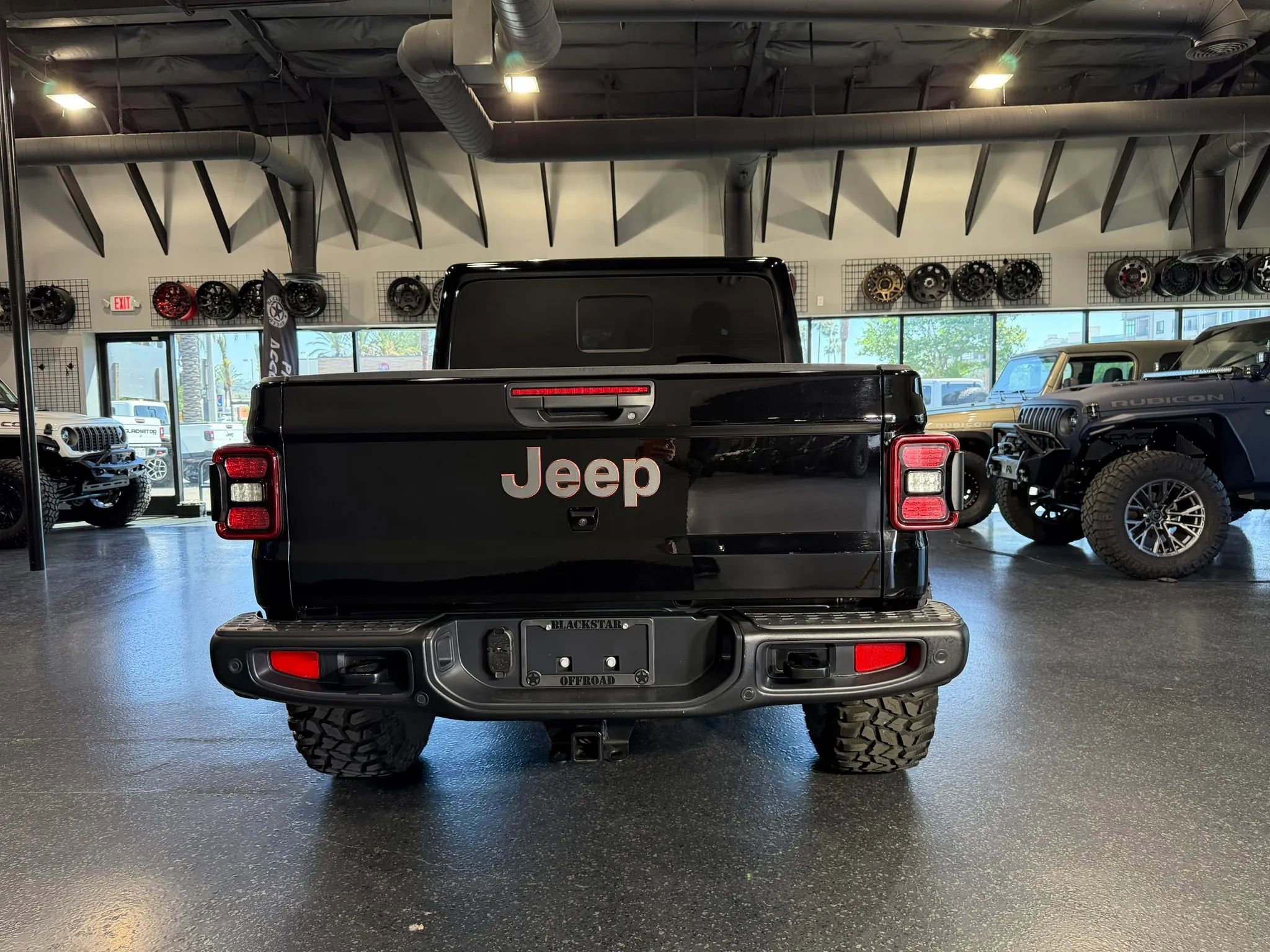 Used 2024 Jeep Gladiator Mojave AWD/4WD image 10