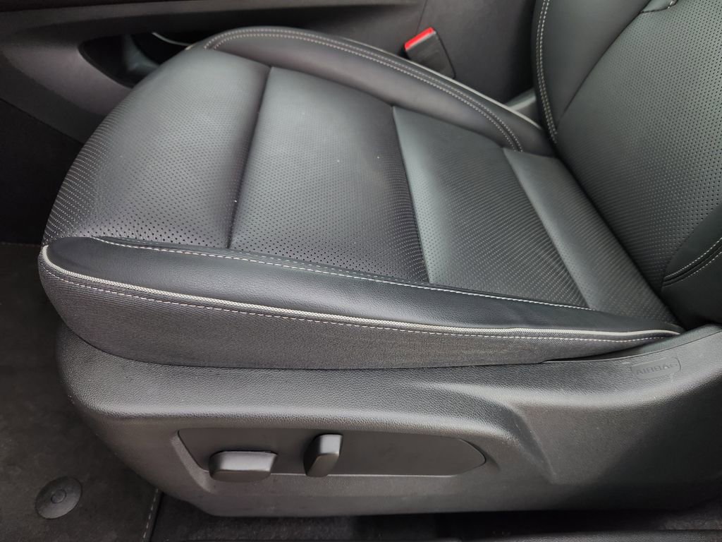 Used 2023 Buick Envision Essence image 29