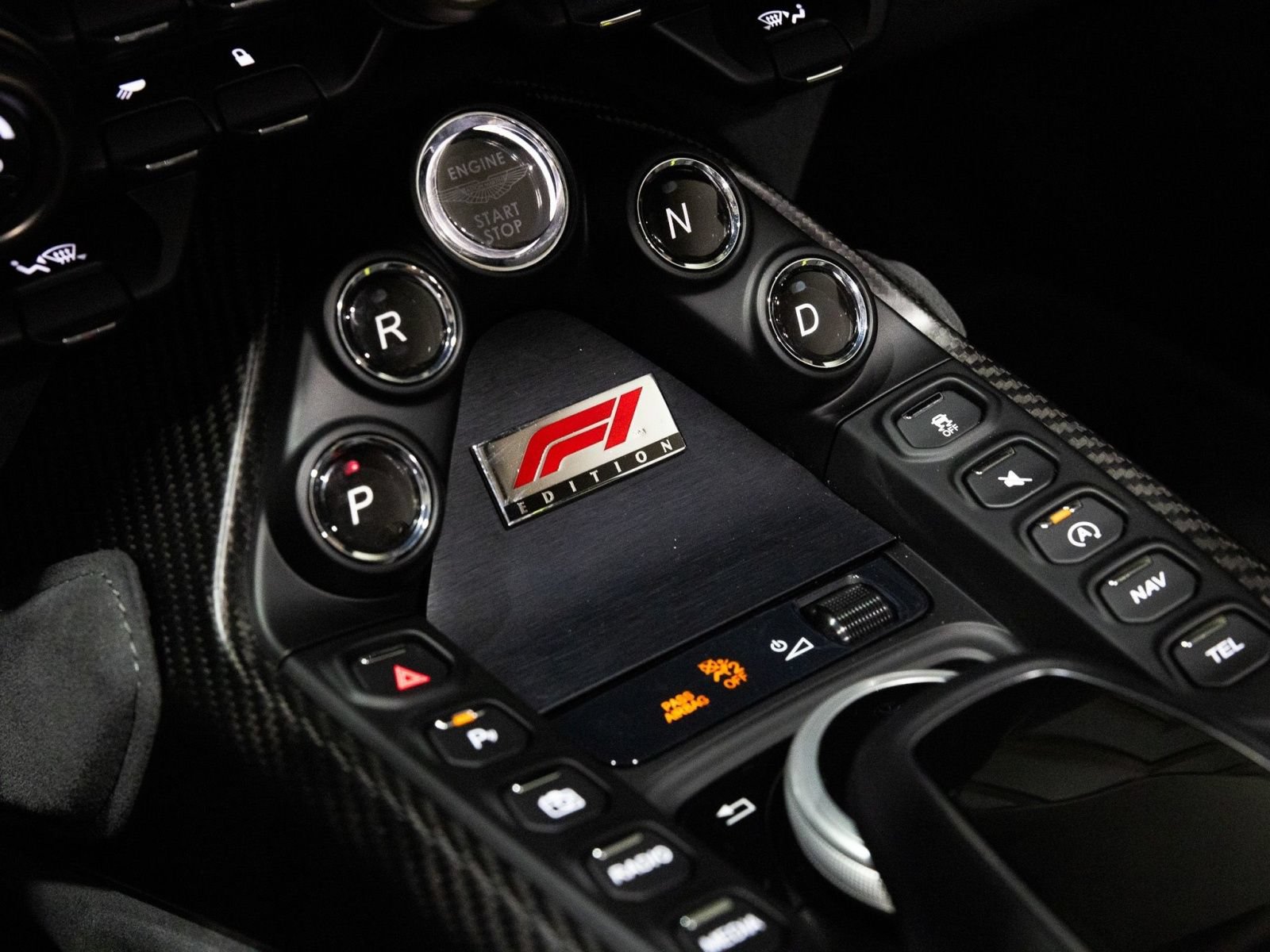 Used 2023 Aston Martin V8 Vantage Roadster RWD image 47