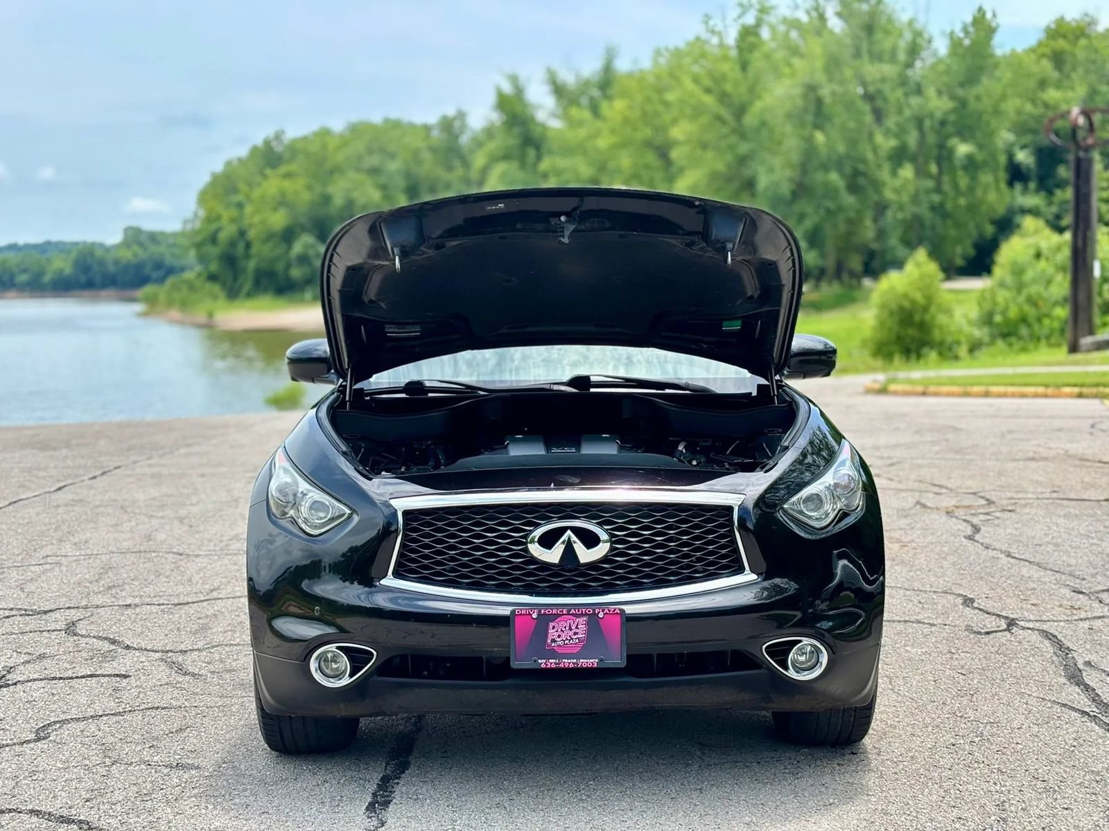 Used 2017 INFINITI QX70 AWD w/ Premium Package image 10