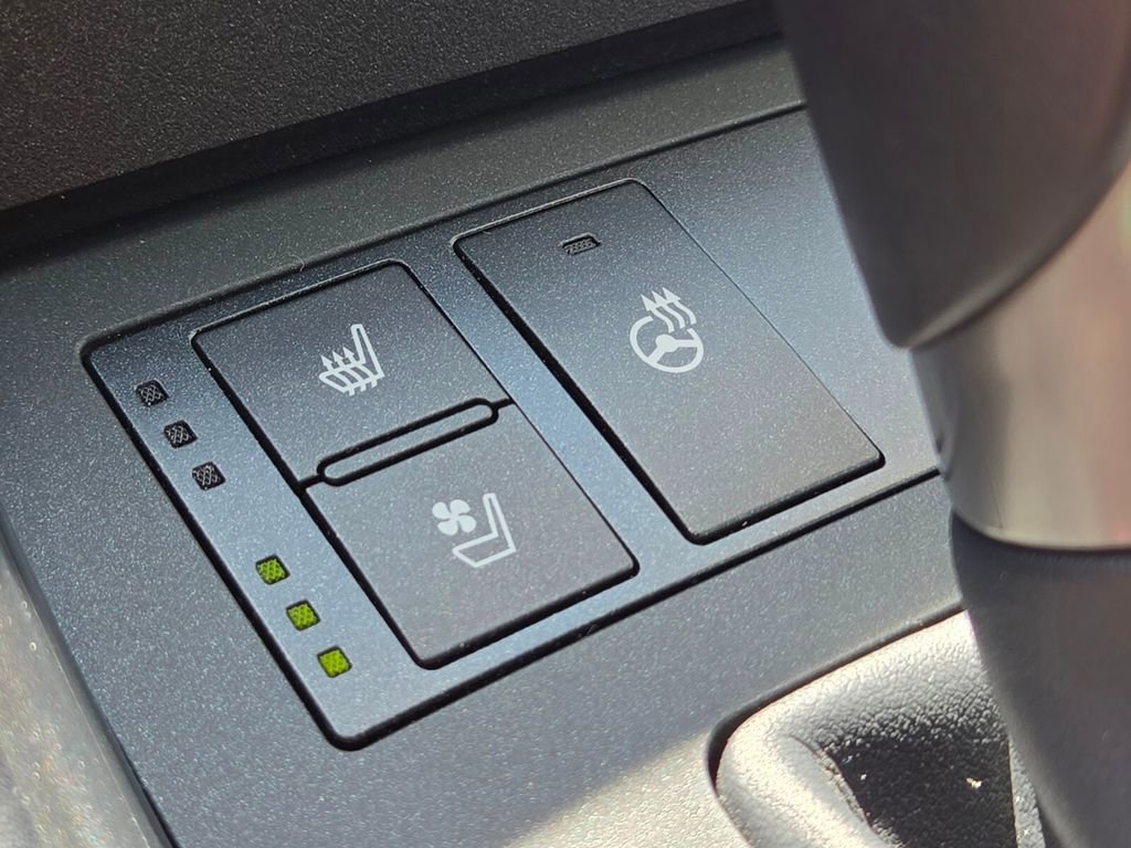 Used 2022 Lexus IS 300 w/ Premium Package RWD image 21