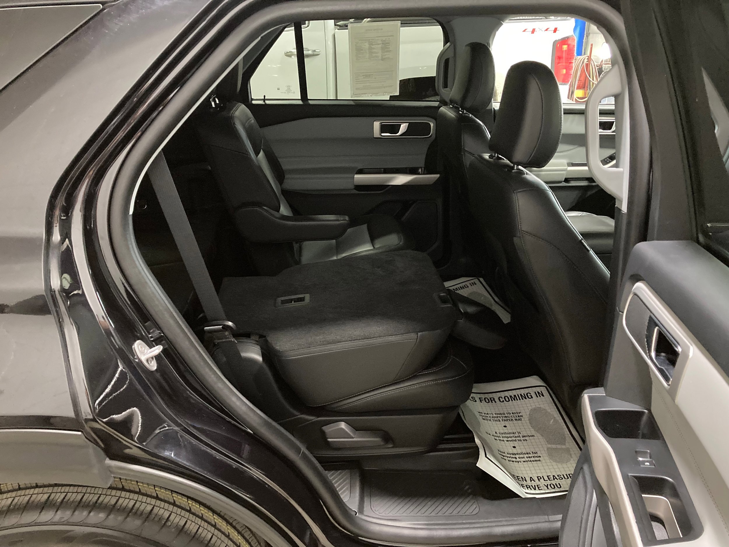 Used 2023 Ford Explorer XLT w/ Equipment Group 202A AWD/4WD image 9