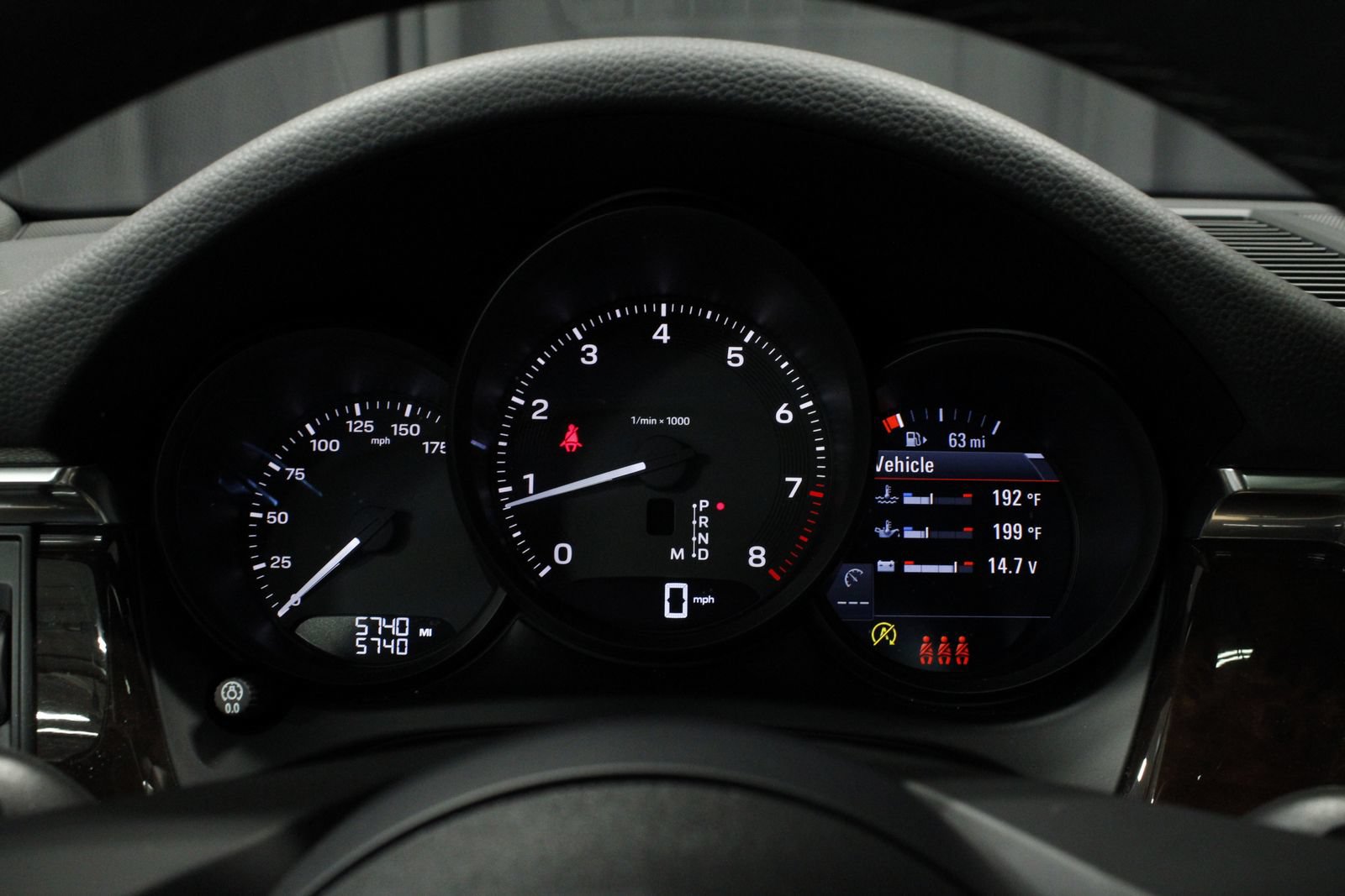 Certified 2025 Porsche Macan AWD/4WD image 34