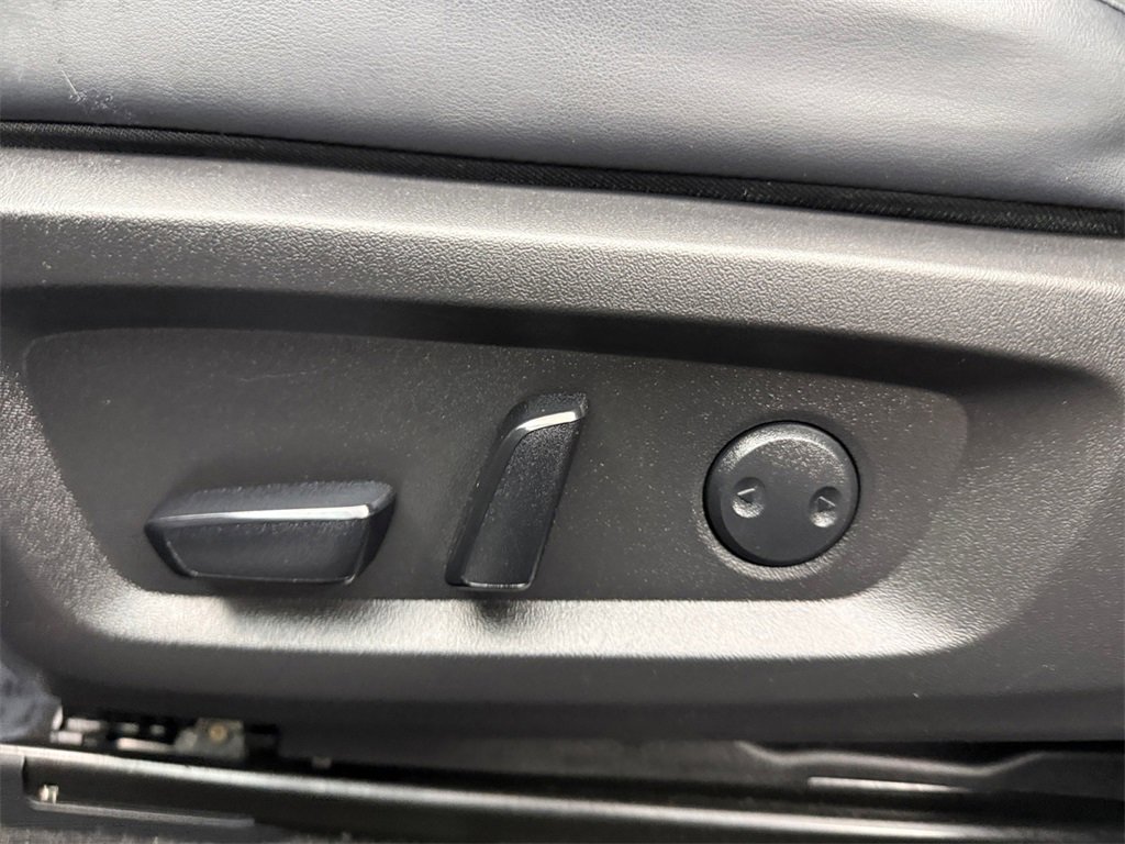 Used 2025 Mitsubishi Outlander SE image 13