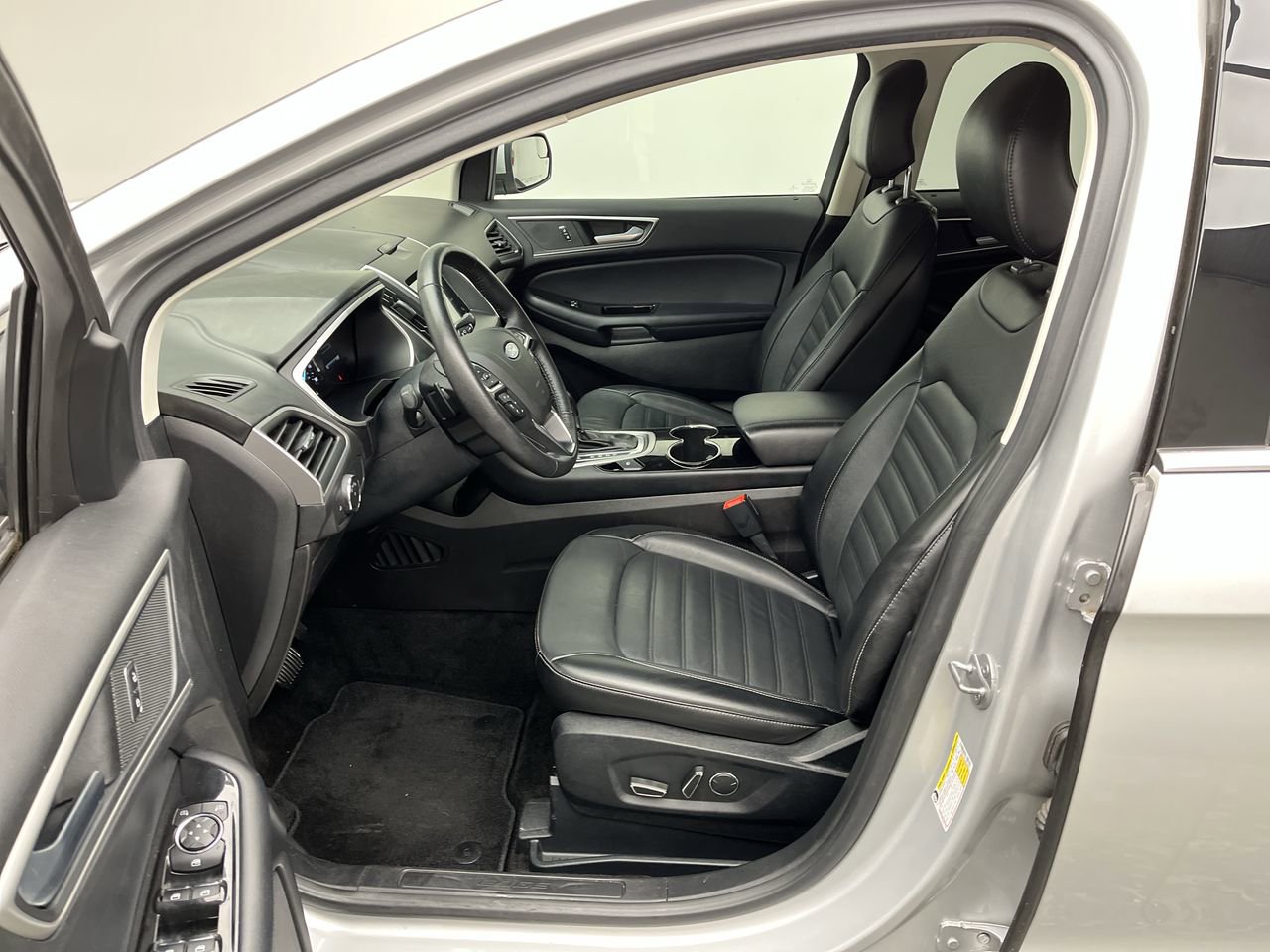 Used 2018 Ford Edge SEL w/ Equipment Group 201A AWD/4WD image 3