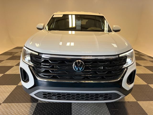 Certified 2024 Volkswagen Atlas Cross Sport SE FWD image 2