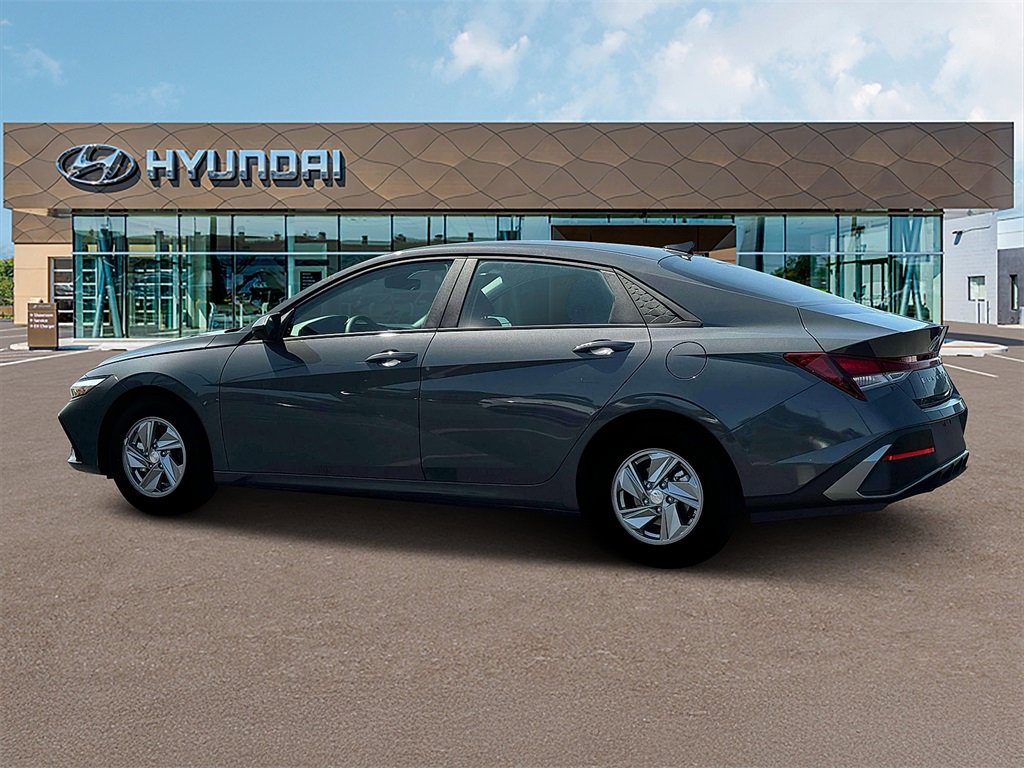 New 2025 Hyundai Elantra SE w/ Cargo Package image 4