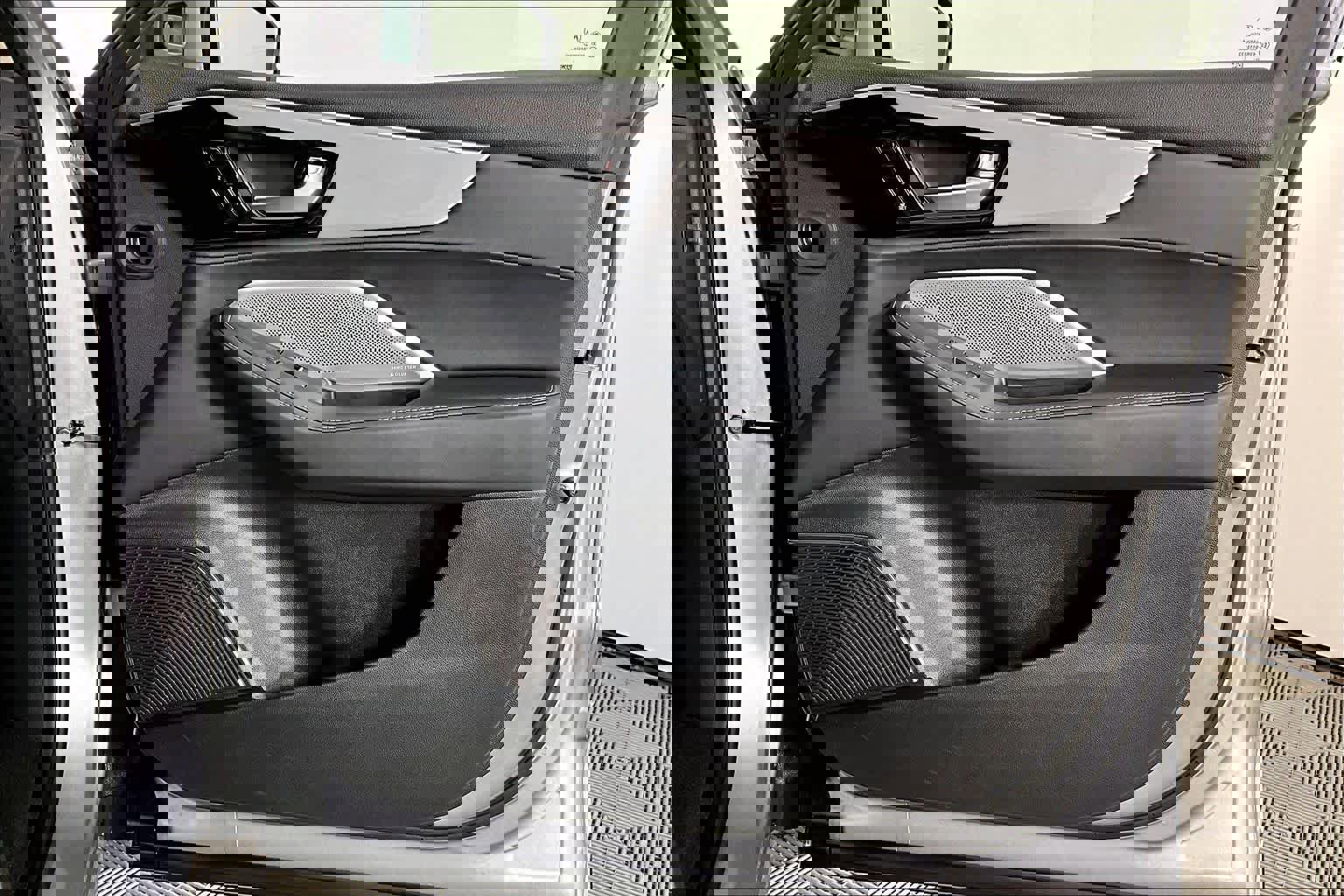 Used 2025 Acura MDX SH-AWD w/ Technology Package image 21