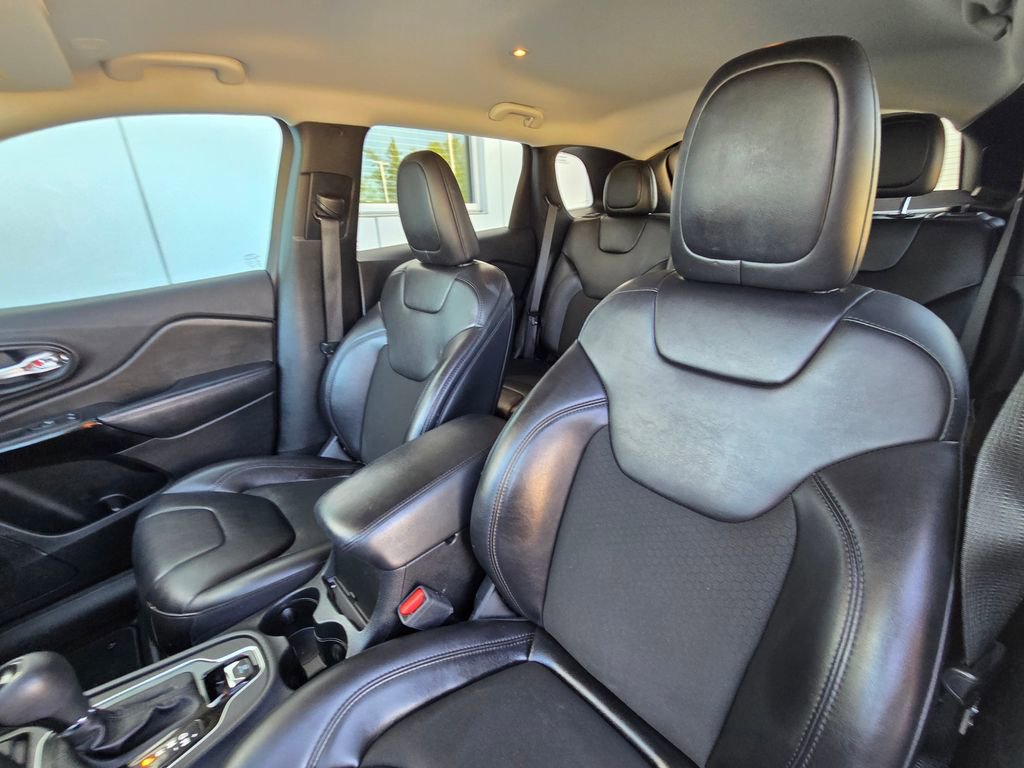 Used 2021 Jeep Cherokee Latitude Plus FWD image 10