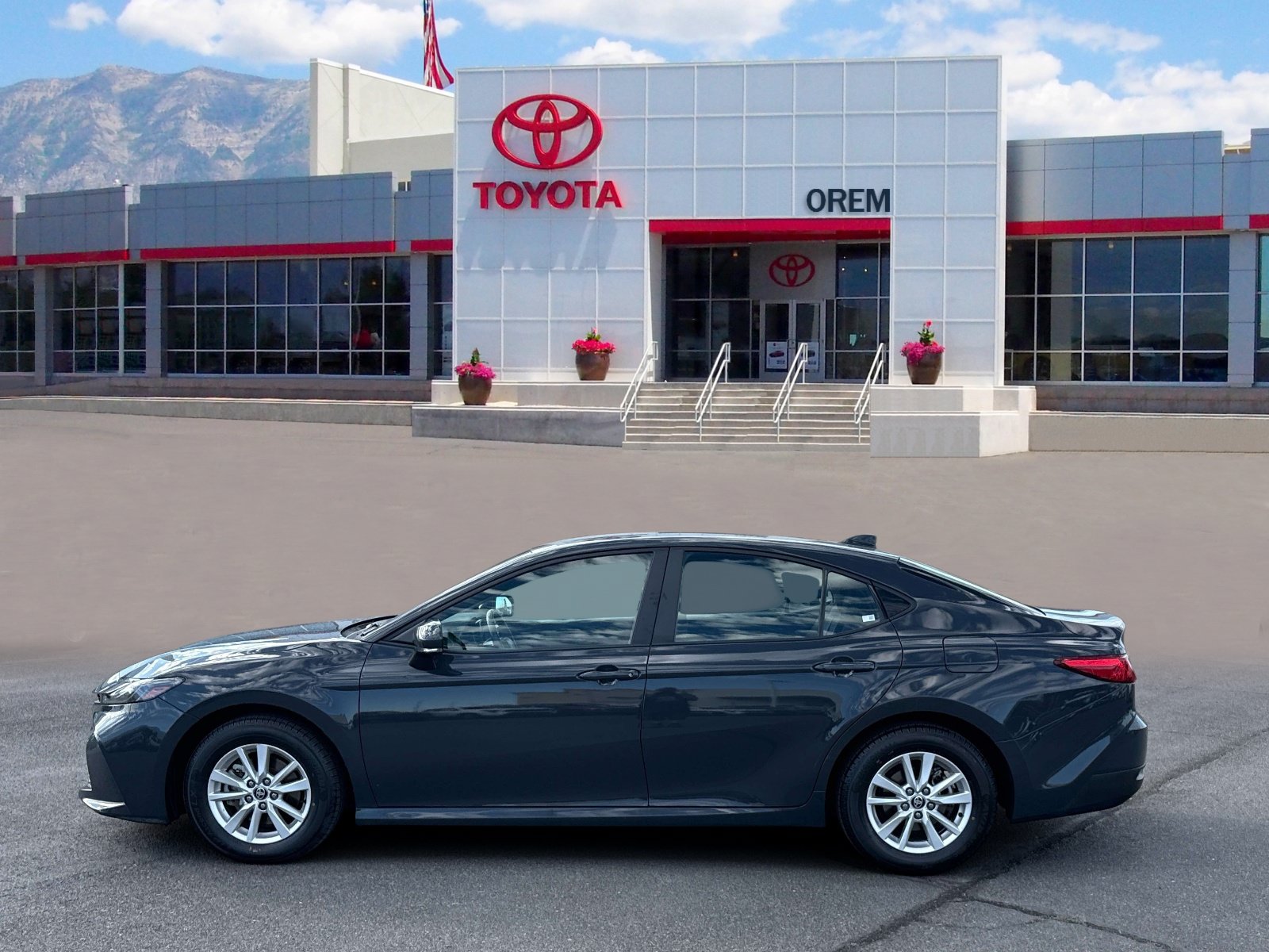Used 2025 Toyota Camry XLE AWD/4WD image 6