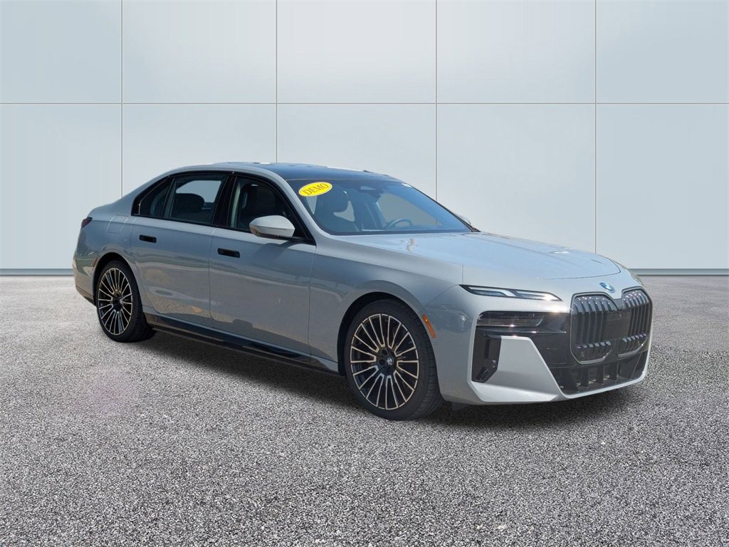 New 2024 BMW i7 xDrive60 w/ Premium Package 2