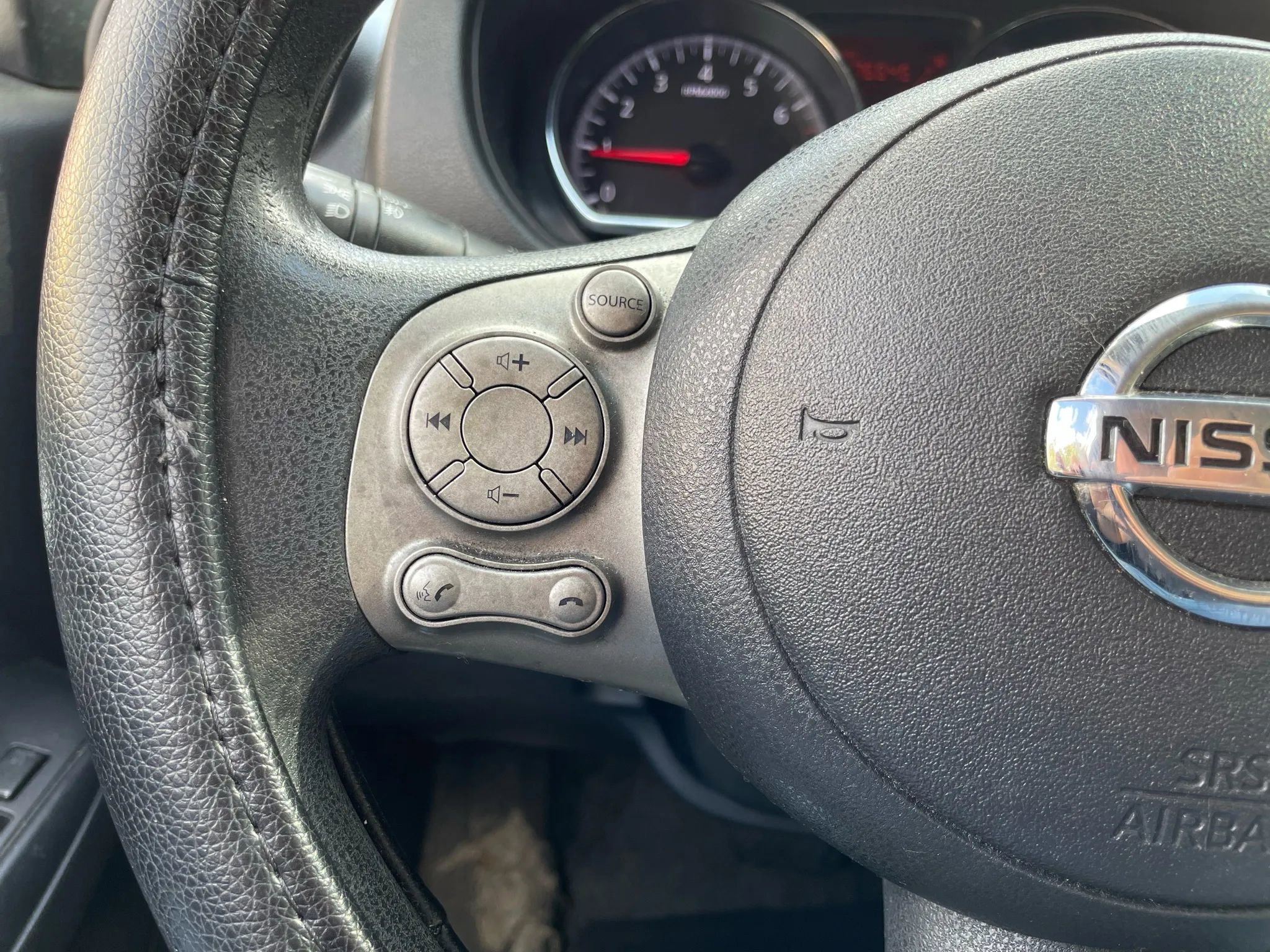 Used 2012 Nissan Versa SL image 16