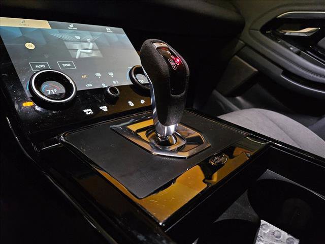 Used 2022 Land Rover Range Rover Evoque R-Dynamic SE image 8