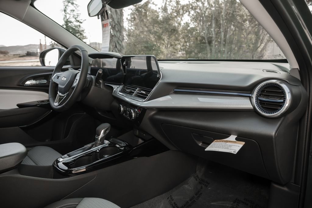 New 2026 Chevrolet Trax LT w/ Driver Confidence Package FWD image 35