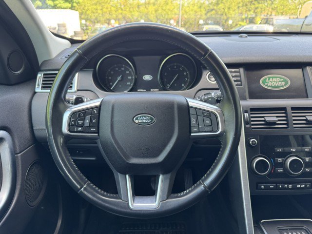 Used 2018 Land Rover Discovery Sport SE AWD/4WD image 28