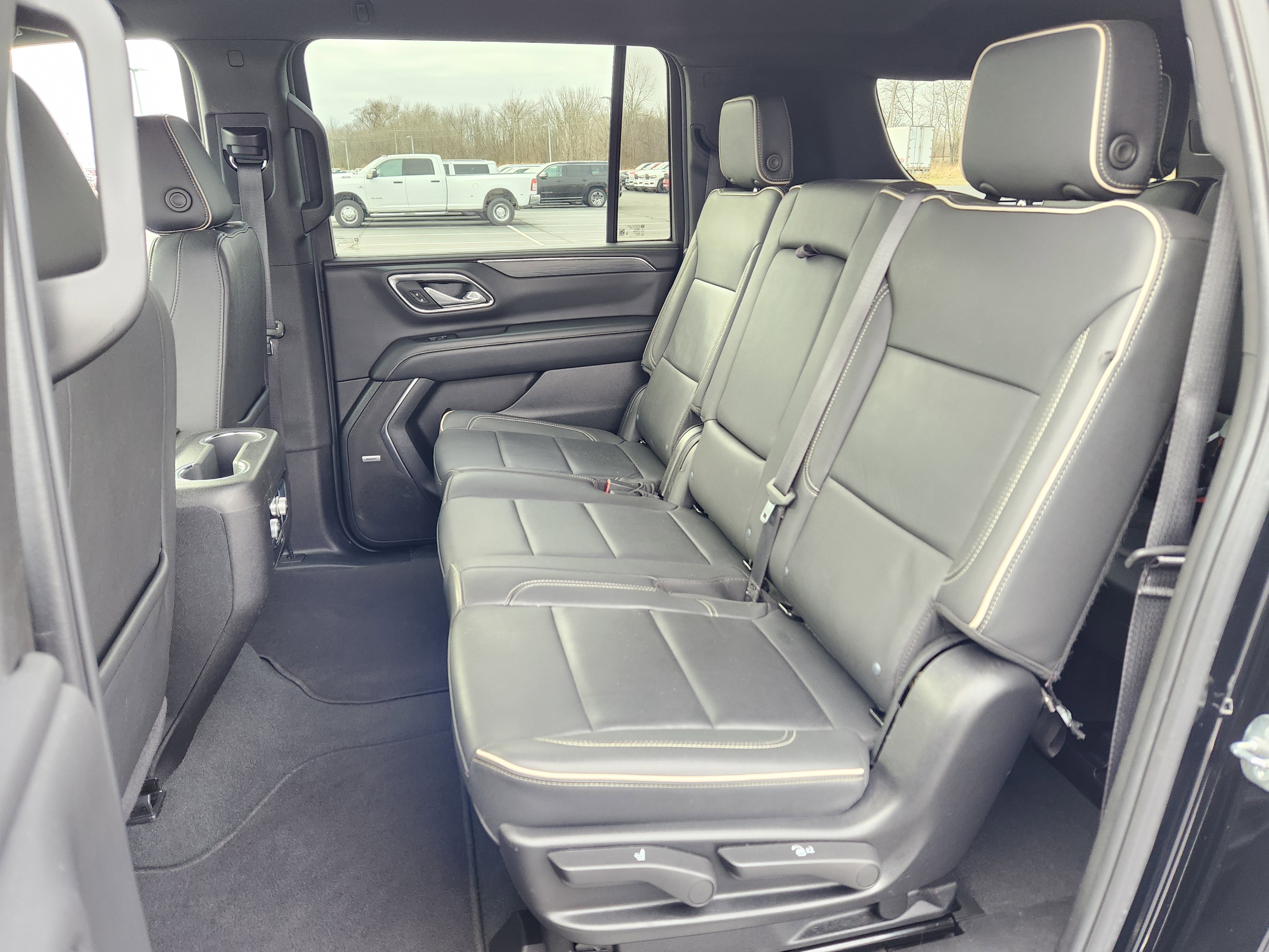 Used 2024 GMC Yukon XL SLT image 12