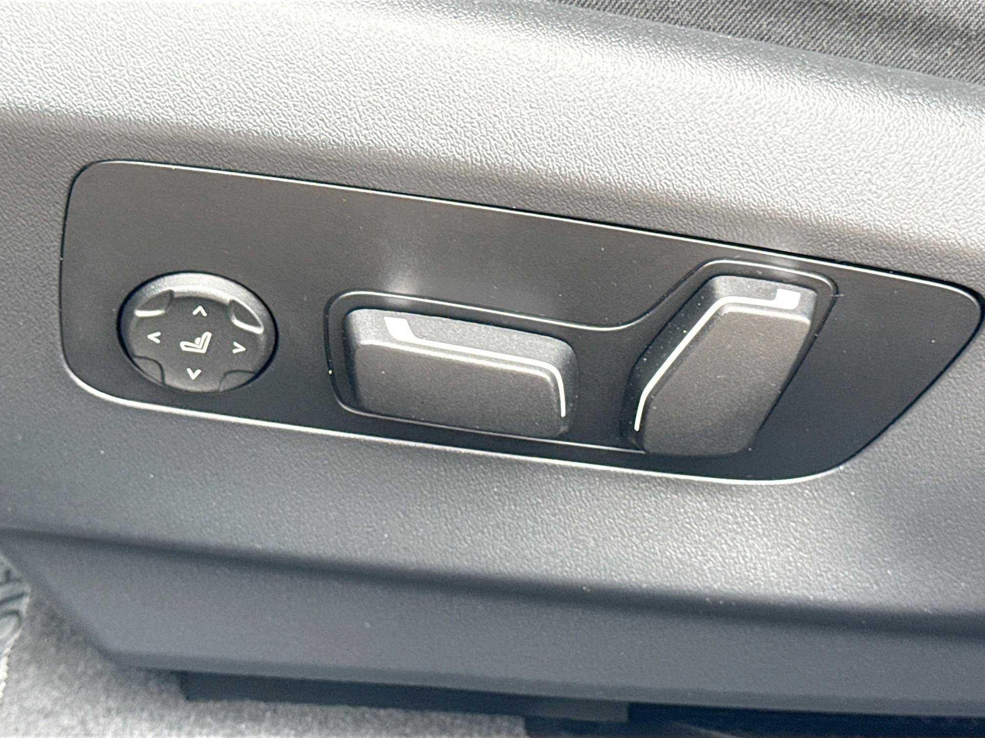 Used 2025 BMW 530i image 25