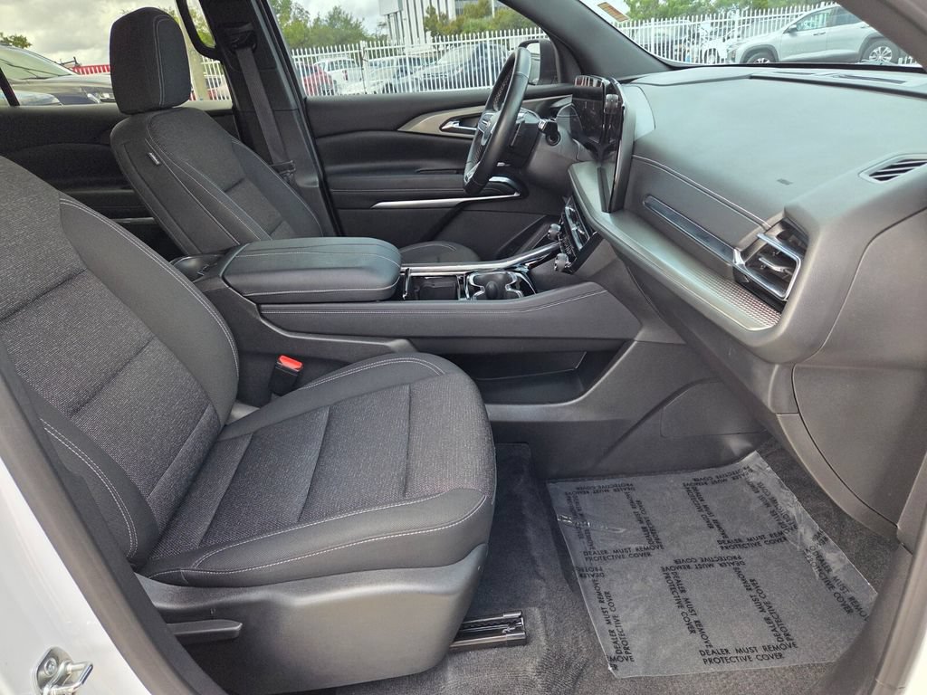 Used 2024 Chevrolet Traverse LS FWD image 16