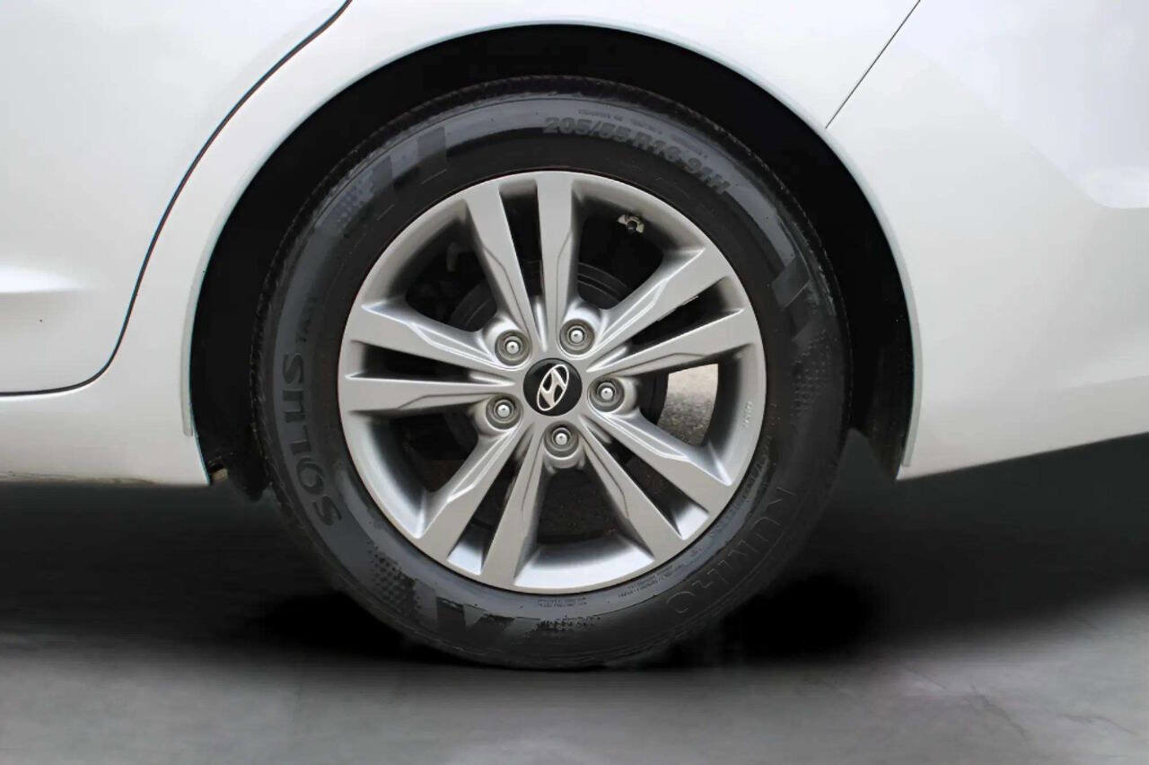Used 2017 Hyundai Elantra Value Edition image 28