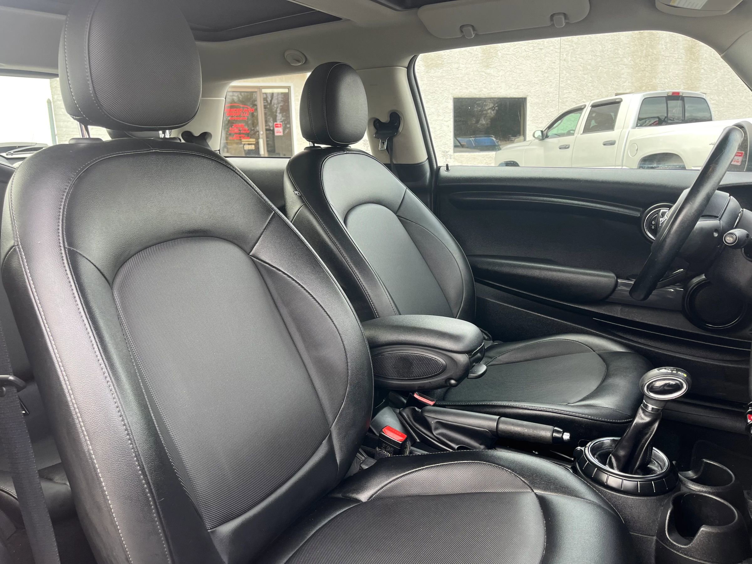 Used 2014 MINI Cooper 2-Door Hardtop image 17