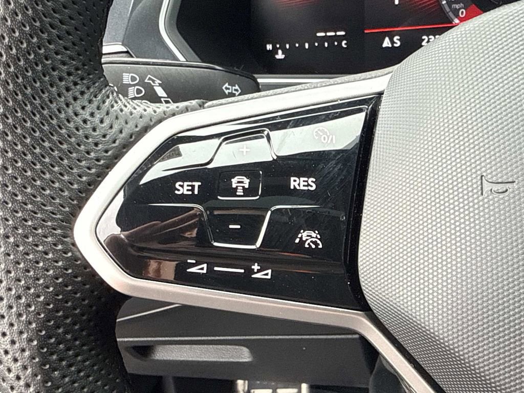 Used 2024 Volkswagen Tiguan SE R-Line AWD/4WD image 22