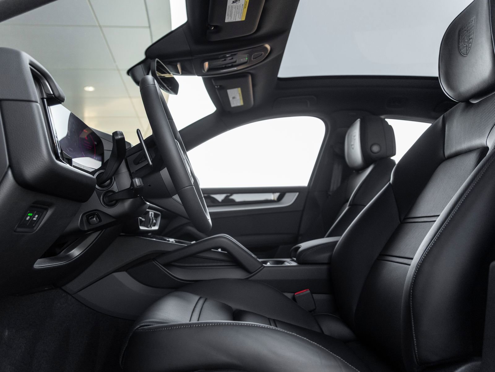 Certified 2026 Porsche Cayenne Coupe image 23