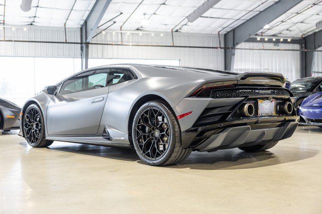 Used 2022 Lamborghini Huracan EVO RWD image 4