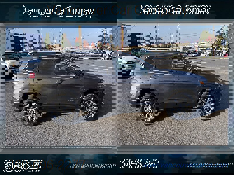 Used 2019 Jeep Cherokee Latitude Plus w/ Cold Weather Group image 7