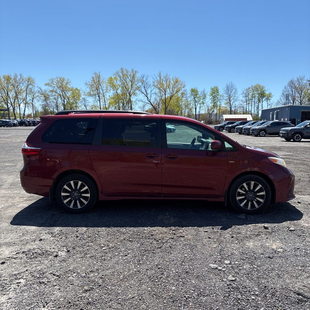 Used 2018 Toyota Sienna LE AWD/4WD image 6