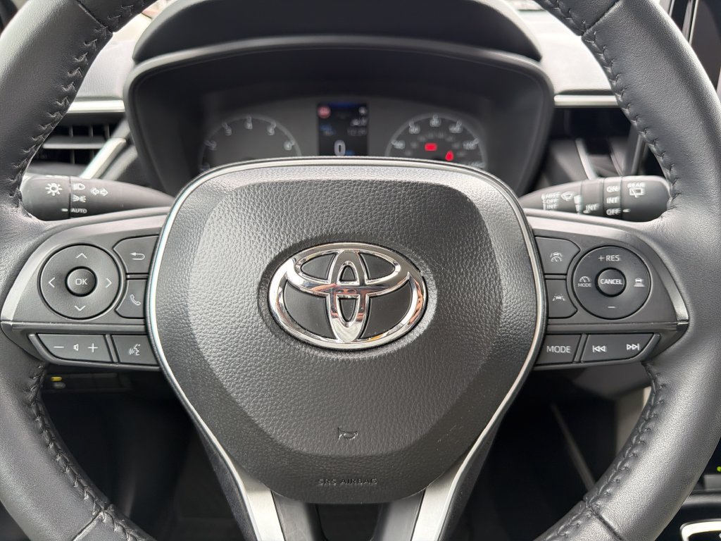 Used 2025 Toyota Corolla Cross LE FWD image 31