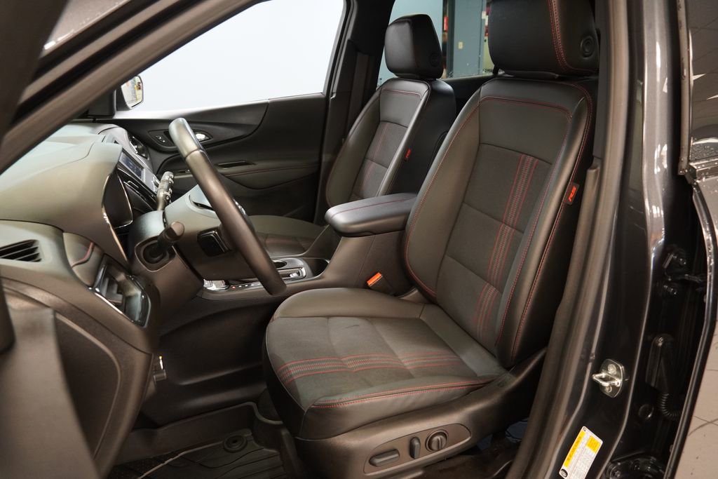 Used 2022 Chevrolet Equinox RS w/ LPO, Floor Liner Package AWD/4WD image 3