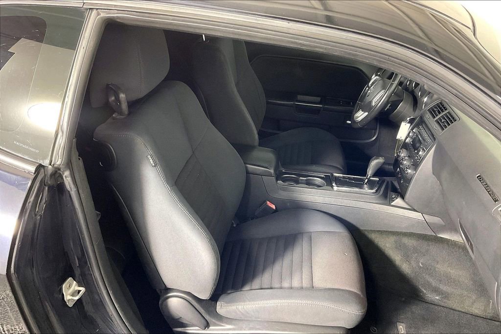 Used 2012 Dodge Challenger SXT image 9