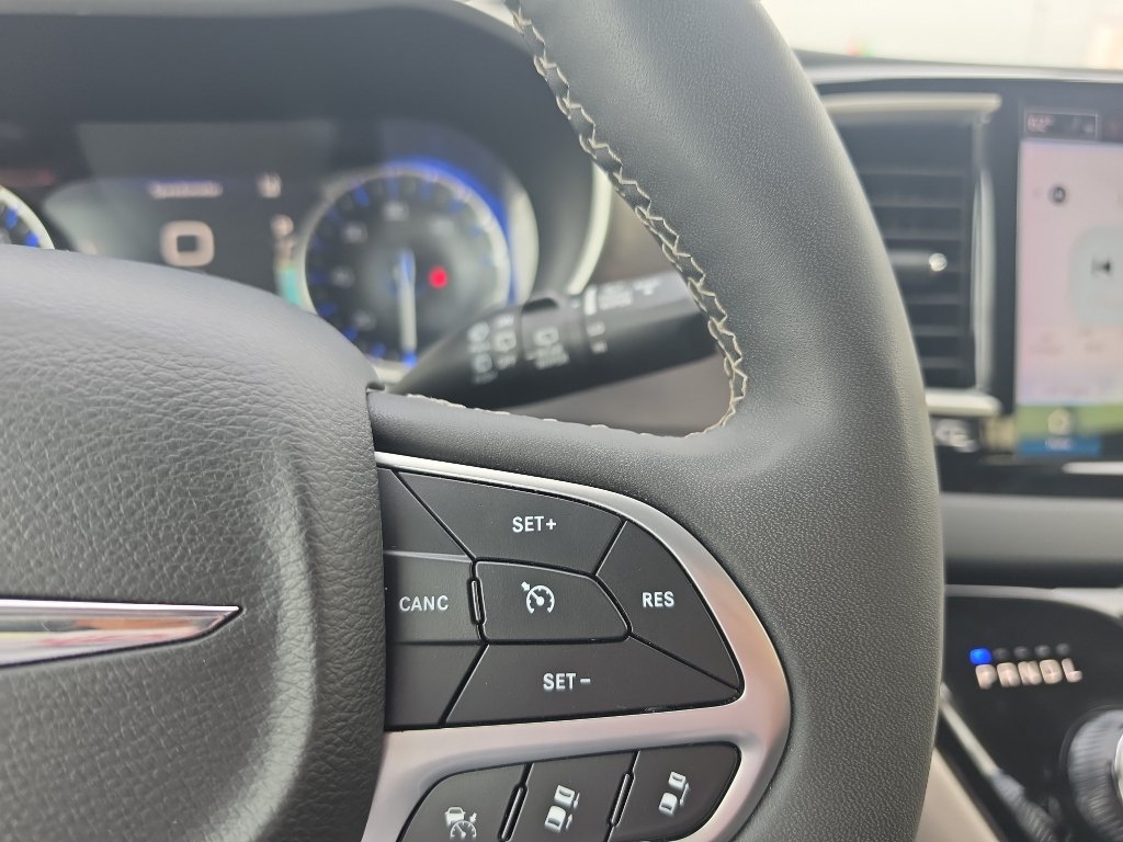 Used 2023 Chrysler Pacifica Touring-L FWD image 30
