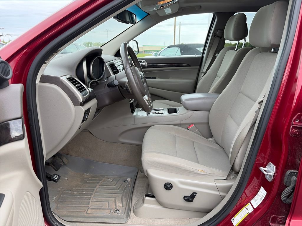 Used 2013 Jeep Grand Cherokee Laredo w/ Laredo E Group AWD/4WD image 15