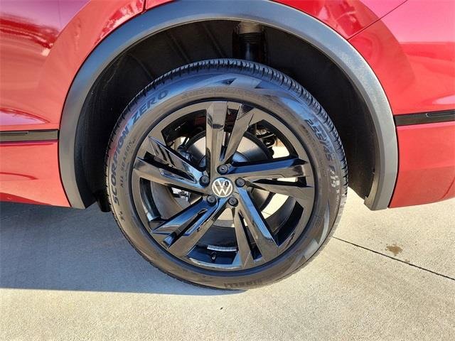 Certified 2024 Volkswagen Tiguan SE R-Line image 27