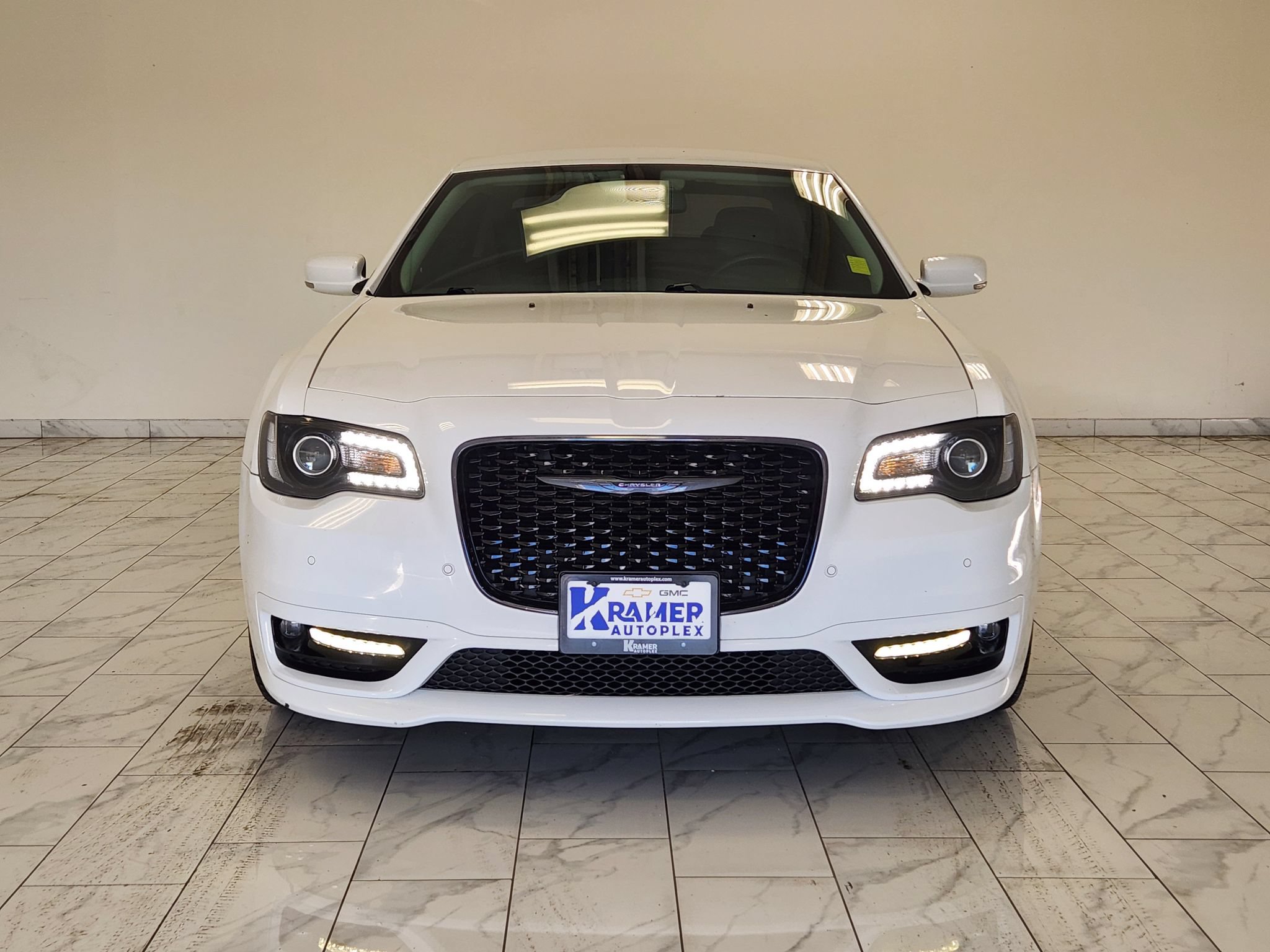 Used 2022 Chrysler 300 Touring L RWD image 2