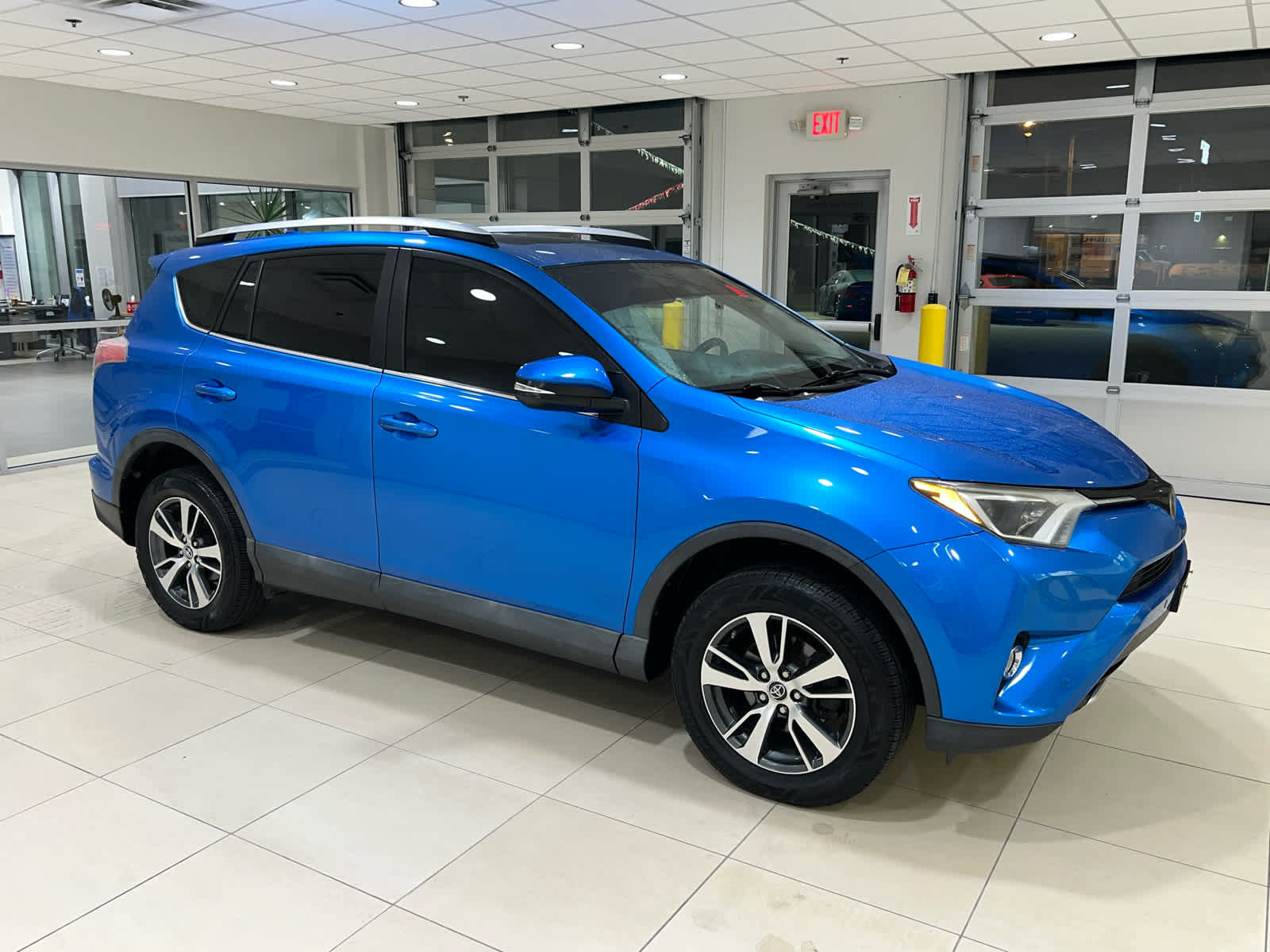 Used 2016 Toyota RAV4 XLE w/ Convenience Package AWD/4WD image 1