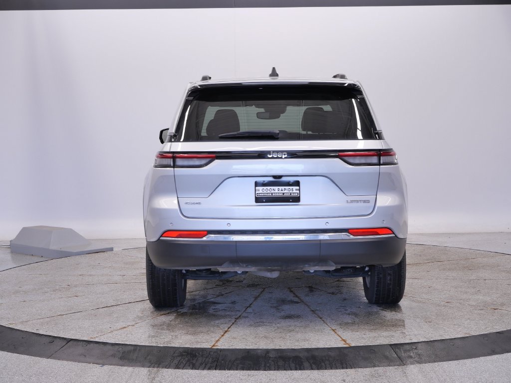 Used 2023 Jeep Grand Cherokee Limited AWD/4WD image 4