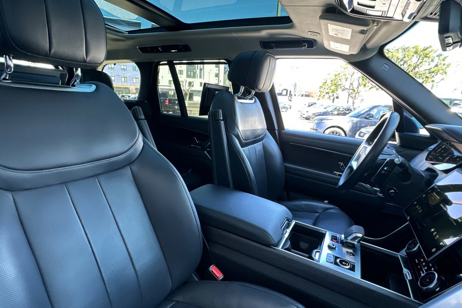 Certified 2023 Land Rover Range Rover First Edition image 31