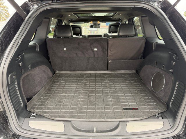 Used 2016 Jeep Grand Cherokee SRT image 16