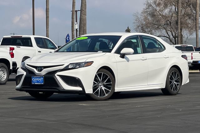 Used 2024 Toyota Camry SE image 8