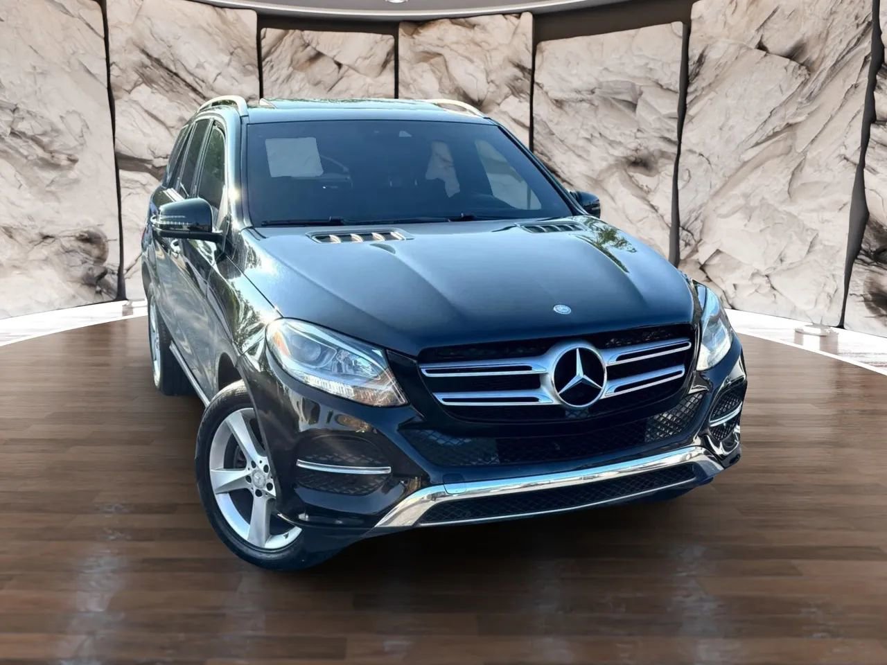 Used 2017 Mercedes-Benz GLE 350 image 2