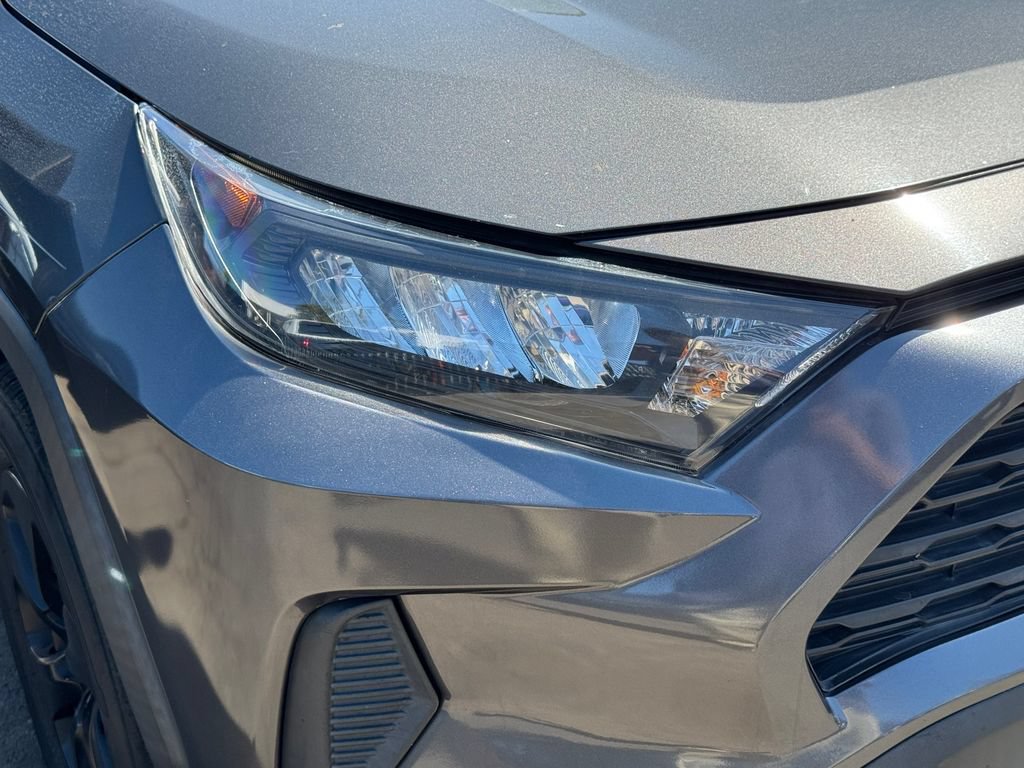 Used 2020 Toyota RAV4 LE FWD image 3