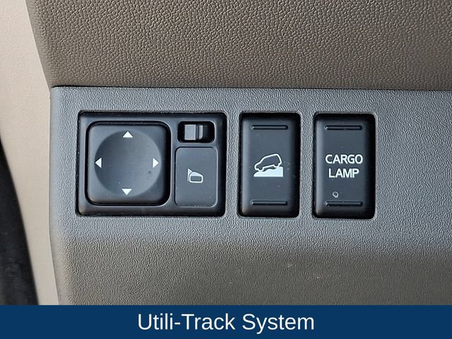 Used 2016 Nissan Frontier SV w/ SV Value Truck Package AWD/4WD image 9