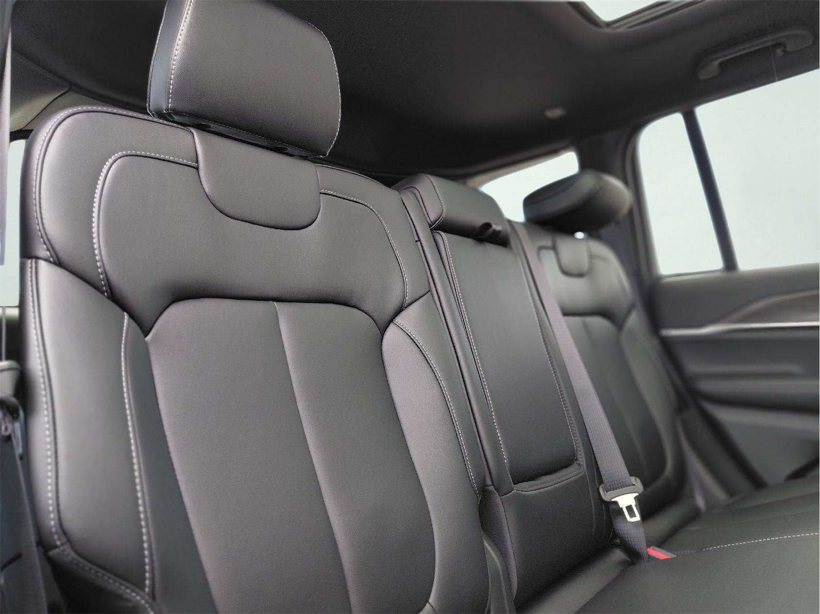 New 2026 Jeep Grand Cherokee Limited w/ Limited Altitude Package AWD/4WD image 15