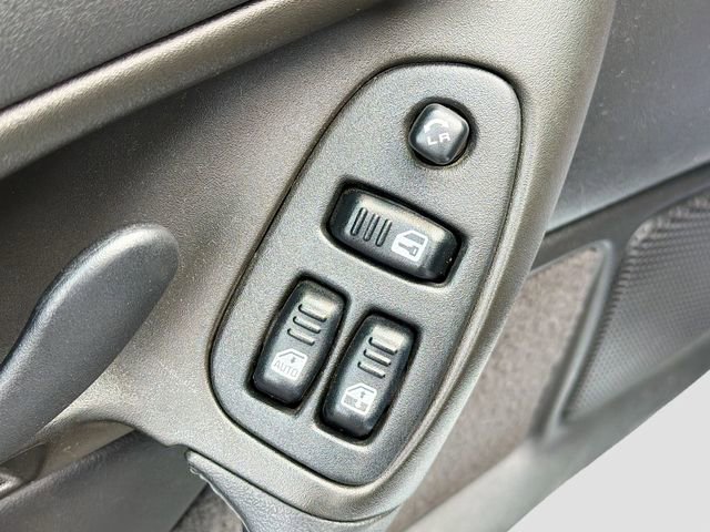 Used 2000 Chevrolet Camaro Coupe w/ Sport Appearance Pkg image 17