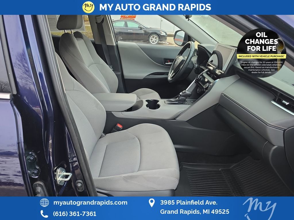 Used 2024 Toyota Venza LE image 22