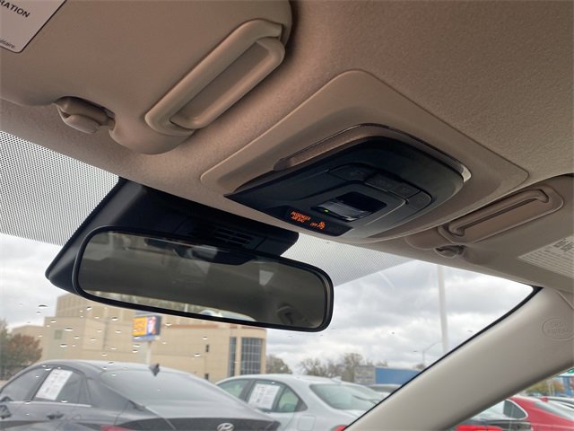 Used 2025 Toyota Corolla LE image 30